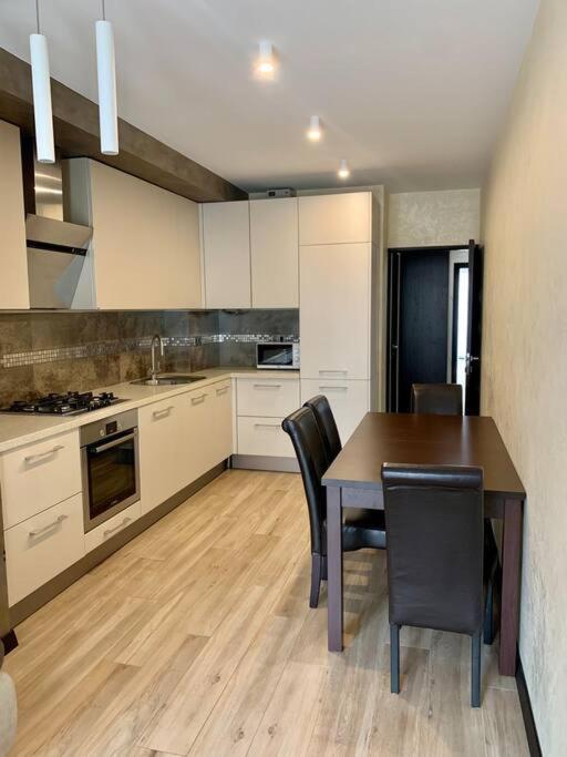 Апартаменти В Новобудові Lviv Extérieur photo